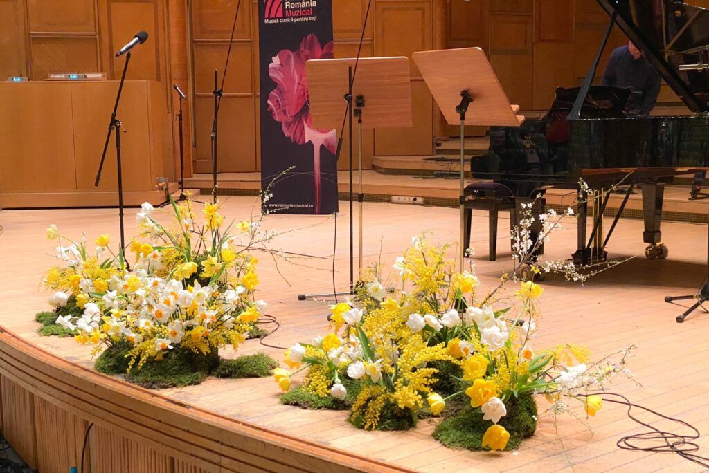 decor primavata scena sonoro decor mimoza idei de decor de primavara flori sauvage flori pe scena