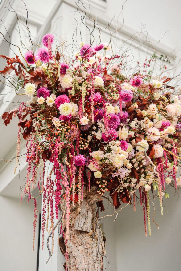 instalatie florala de toamna la Minnionette instalatie florala copac de toamna instalatie florala la Bazar de Cotroceni